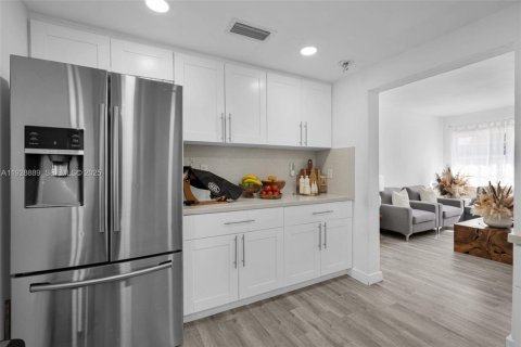 Propiedad comercial en venta en Miami, Florida, 225.57 m2 № 2039890 - foto 22