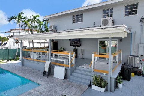 Propiedad comercial en venta en Miami, Florida, 225.57 m2 № 2039890 - foto 9