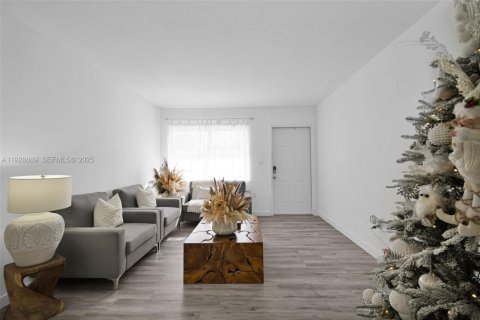 Propiedad comercial en venta en Miami, Florida, 225.57 m2 № 2039890 - foto 16