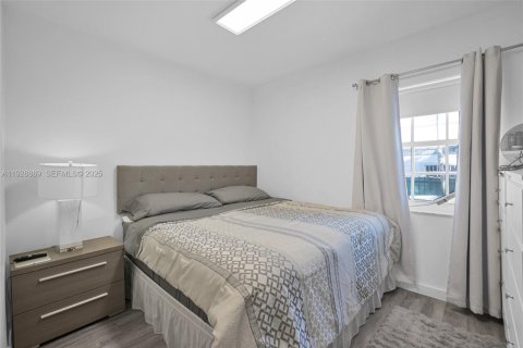 Propiedad comercial en venta en Miami, Florida, 225.57 m2 № 2039890 - foto 25