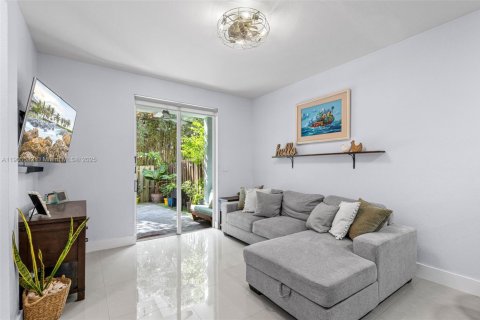 Adosado en venta en Doral, Florida, 3 dormitorios, 186.55 m2 № 2013192 - foto 10