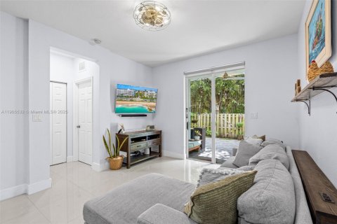 Adosado en venta en Doral, Florida, 3 dormitorios, 186.55 m2 № 2013192 - foto 11