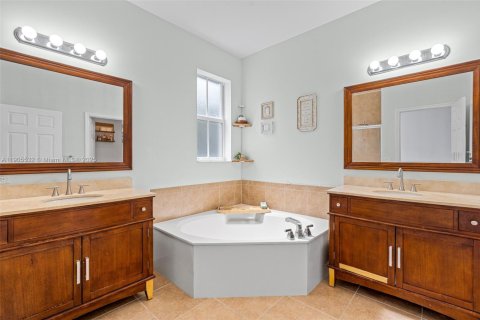 Adosado en venta en Doral, Florida, 3 dormitorios, 186.55 m2 № 2013192 - foto 27