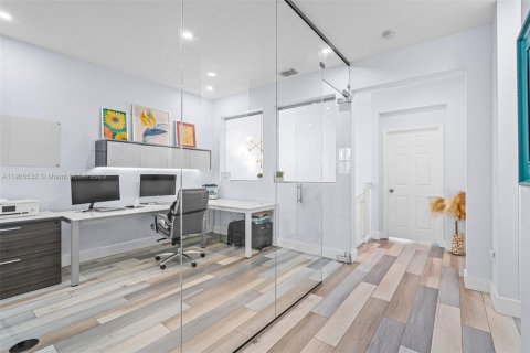 Adosado en venta en Doral, Florida, 3 dormitorios, 186.55 m2 № 2013192 - foto 19