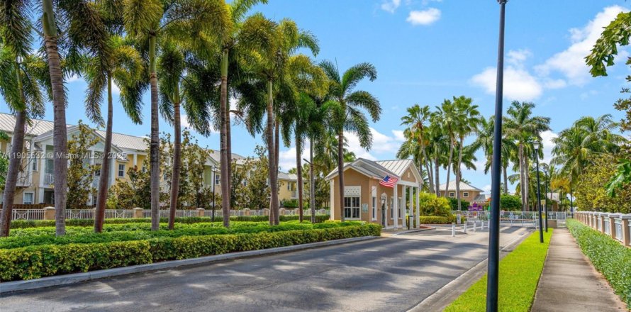 Adosado en Doral, Florida 3 dormitorios, 186.55 m2 № 2013192