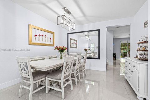 Adosado en venta en Doral, Florida, 3 dormitorios, 186.55 m2 № 2013192 - foto 8
