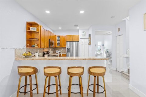 Adosado en venta en Doral, Florida, 3 dormitorios, 186.55 m2 № 2013192 - foto 16