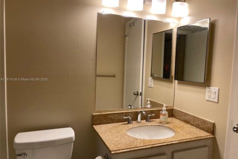 Condo in Miami, Florida, 1 bedroom  № 2016425 - photo 2