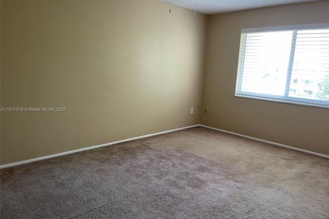 Condo in Miami, Florida, 1 bedroom  № 2016425 - photo 3