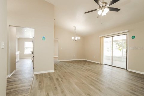 Villa ou maison à louer à Kissimmee, Floride: 3 chambres, 144.37 m2 № 2113334 - photo 3