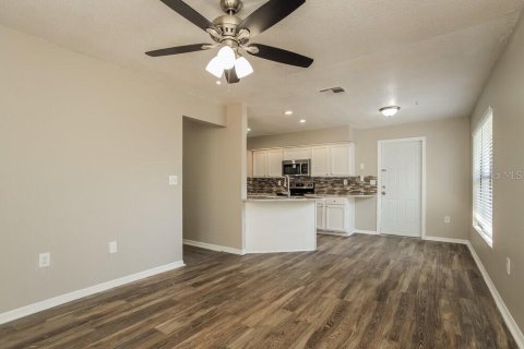 Villa ou maison à louer à Kissimmee, Floride: 3 chambres, 144.37 m2 № 2113334 - photo 4