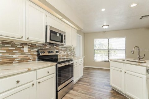 Villa ou maison à louer à Kissimmee, Floride: 3 chambres, 144.37 m2 № 2113334 - photo 7