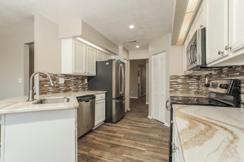 Villa ou maison à louer à Kissimmee, Floride: 3 chambres, 144.37 m2 № 2113334 - photo 8