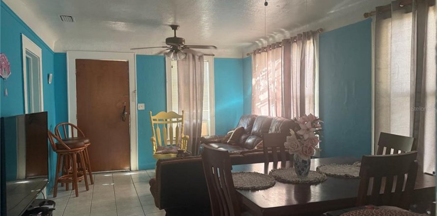 House in Tampa, Florida 2 bedrooms, 72.46 sq.m. № 1813127