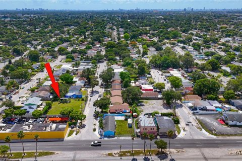 Commercial property in Miami, Florida № 1936179 - photo 13