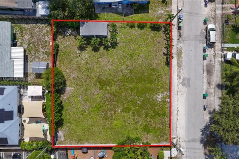 Commercial property in Miami, Florida № 1936179 - photo 6