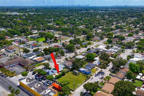 Propiedad comercial en venta en Miami, Florida № 1936179 - foto 12