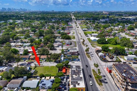 Propiedad comercial en venta en Miami, Florida № 1936179 - foto 1