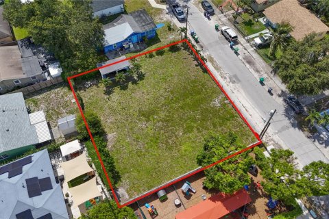 Propiedad comercial en venta en Miami, Florida № 1936179 - foto 8