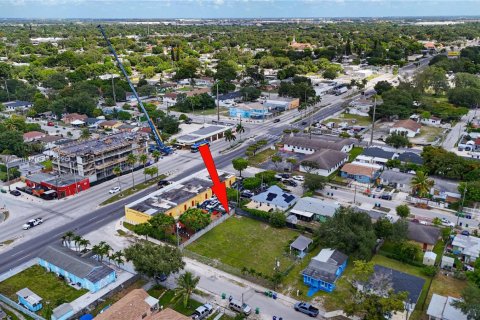 Commercial property in Miami, Florida № 1936179 - photo 11