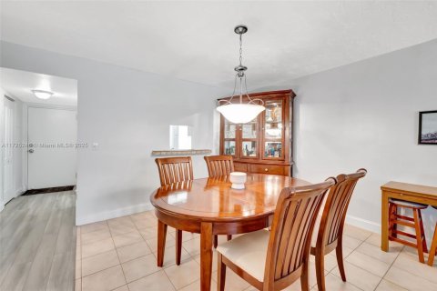 Condominio en venta en Lauderdale Lakes, Florida, 2 dormitorios, 93.83 m2 № 1929611 - foto 8
