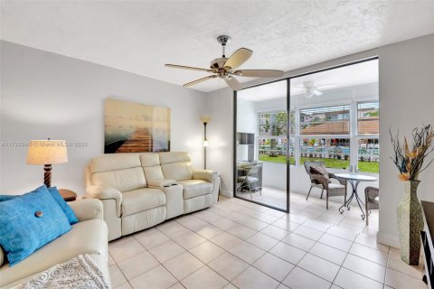 Condominio en venta en Lauderdale Lakes, Florida, 2 dormitorios, 93.83 m2 № 1929611 - foto 3