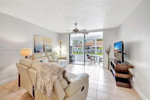 Condominio en venta en Lauderdale Lakes, Florida, 2 dormitorios, 93.83 m2 № 1929611 - foto 2