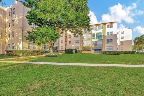 Condominio en venta en Lauderdale Lakes, Florida, 2 dormitorios, 93.83 m2 № 1929611 - foto 19