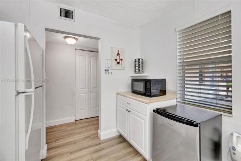 Condominio en venta en Lauderdale Lakes, Florida, 2 dormitorios, 93.83 m2 № 1929611 - foto 11