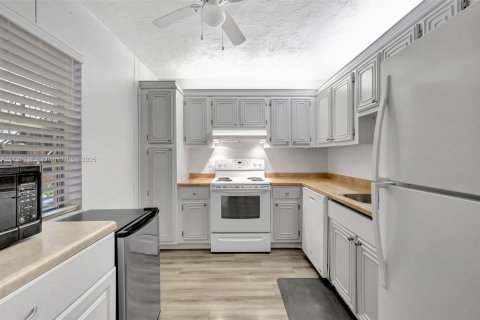 Condominio en venta en Lauderdale Lakes, Florida, 2 dormitorios, 93.83 m2 № 1929611 - foto 9