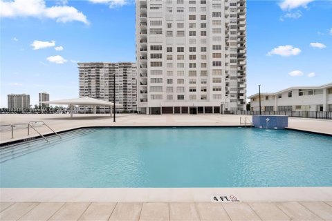 Condominio en venta en Aventura, Florida, 1 dormitorio, 71.16 m2 № 1827591 - foto 30