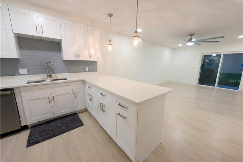 Copropriété à vendre à Tampa, Floride: 2 chambres, 86.21 m2 № 2371749 - photo 2
