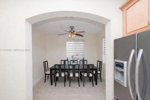 Casa en venta en Miami Gardens, Florida, 6 dormitorios, 313.92 m2 № 2079297 - foto 8