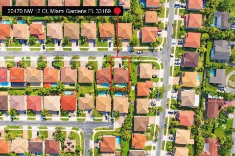Casa en venta en Miami Gardens, Florida, 6 dormitorios, 313.92 m2 № 2079297 - foto 29
