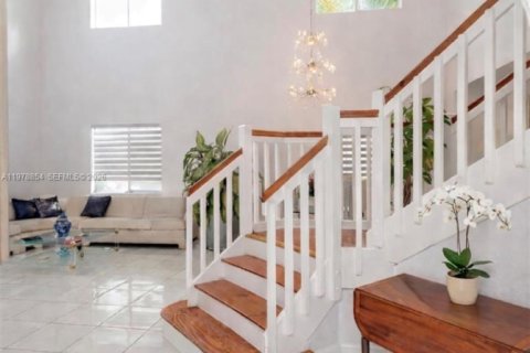 Casa en venta en Miami Gardens, Florida, 6 dormitorios, 313.92 m2 № 2079297 - foto 12