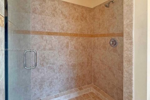 Casa en venta en Miami Gardens, Florida, 6 dormitorios, 313.92 m2 № 2079297 - foto 22