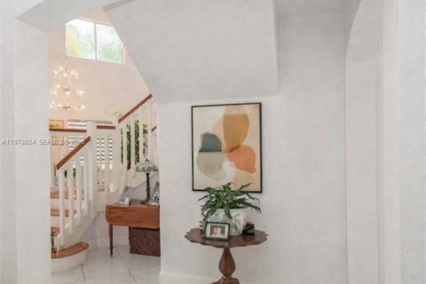 Casa en venta en Miami Gardens, Florida, 6 dormitorios, 313.92 m2 № 2079297 - foto 10