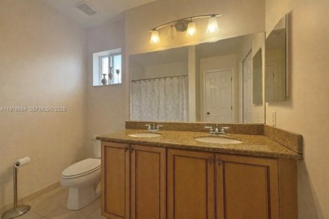 Casa en venta en Miami Gardens, Florida, 6 dormitorios, 313.92 m2 № 2079297 - foto 21