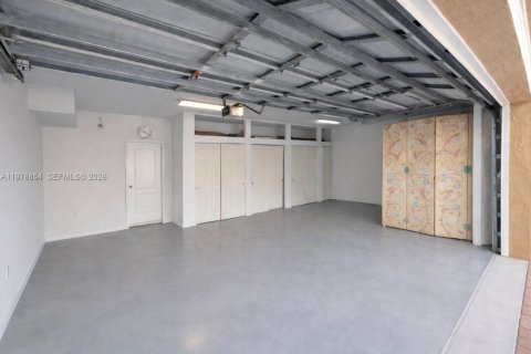 Casa en venta en Miami Gardens, Florida, 6 dormitorios, 313.92 m2 № 2079297 - foto 23