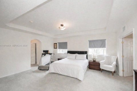 Casa en venta en Miami Gardens, Florida, 6 dormitorios, 313.92 m2 № 2079297 - foto 17