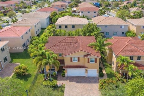 Casa en venta en Miami Gardens, Florida, 6 dormitorios, 313.92 m2 № 2079297 - foto 27