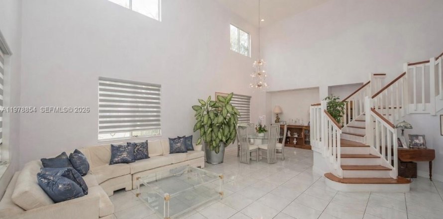 Casa en Miami Gardens, Florida 6 dormitorios, 313.92 m2 № 2079297