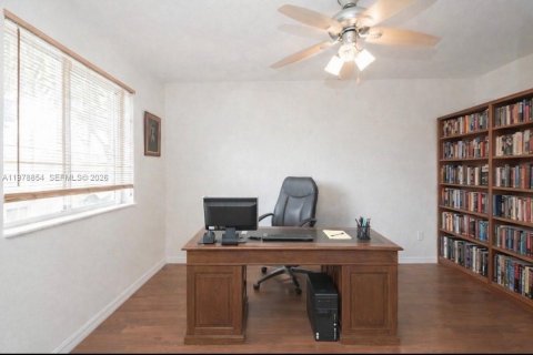 Casa en venta en Miami Gardens, Florida, 6 dormitorios, 313.92 m2 № 2079297 - foto 18