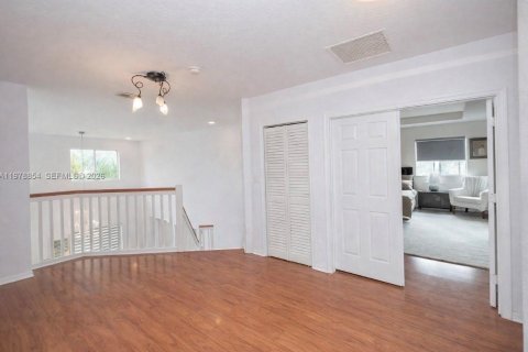 Casa en venta en Miami Gardens, Florida, 6 dormitorios, 313.92 m2 № 2079297 - foto 13