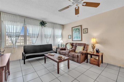 Copropriété à vendre à Hallandale Beach, Floride: 1 chambre, 71.53 m2 № 2023733 - photo 26