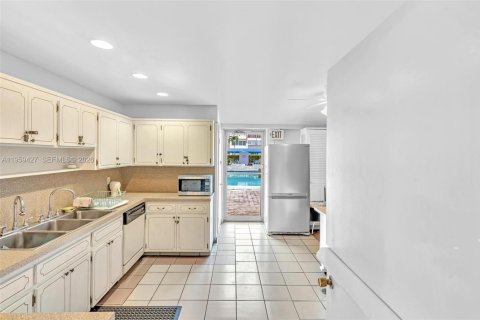 Copropriété à vendre à Hallandale Beach, Floride: 1 chambre, 71.53 m2 № 2023733 - photo 11