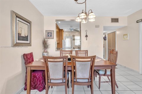 Copropriété à vendre à Hallandale Beach, Floride: 1 chambre, 71.53 m2 № 2023733 - photo 28