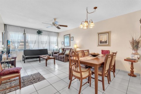 Copropriété à vendre à Hallandale Beach, Floride: 1 chambre, 71.53 m2 № 2023733 - photo 16