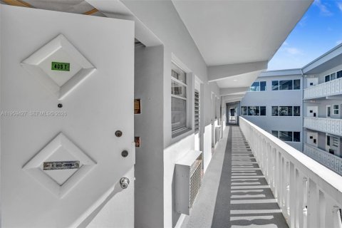 Copropriété à vendre à Hallandale Beach, Floride: 1 chambre, 71.53 m2 № 2023733 - photo 13