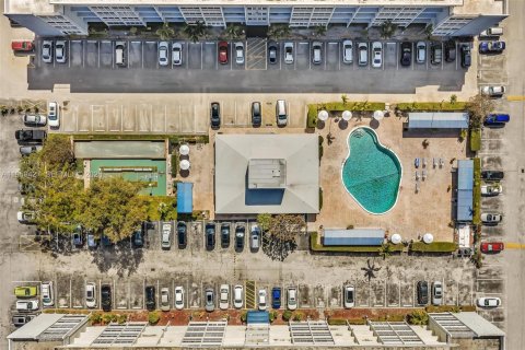 Copropriété à vendre à Hallandale Beach, Floride: 1 chambre, 71.53 m2 № 2023733 - photo 9